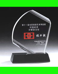 永創(chuàng)水晶工藝品廠(chǎng)公司網(wǎng)站 融合傳統(tǒng)工藝與現(xiàn)代設(shè)計(jì)的線(xiàn)上展示平臺(tái)